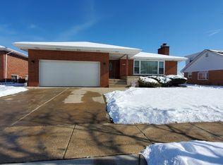 10025 S Kedvale Ave, Oak Lawn, IL 60453