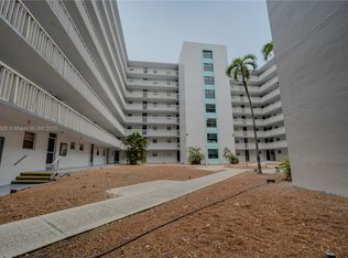 15600 NW 7th Ave APT 410, Miami, FL 33169