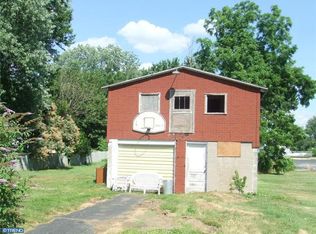 221 Upland Rd, Brookhaven, PA 19015