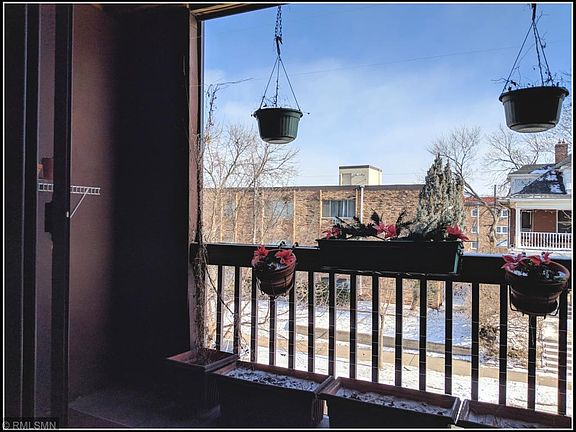 3rd image of 2610 Garfield Ave APT 202
