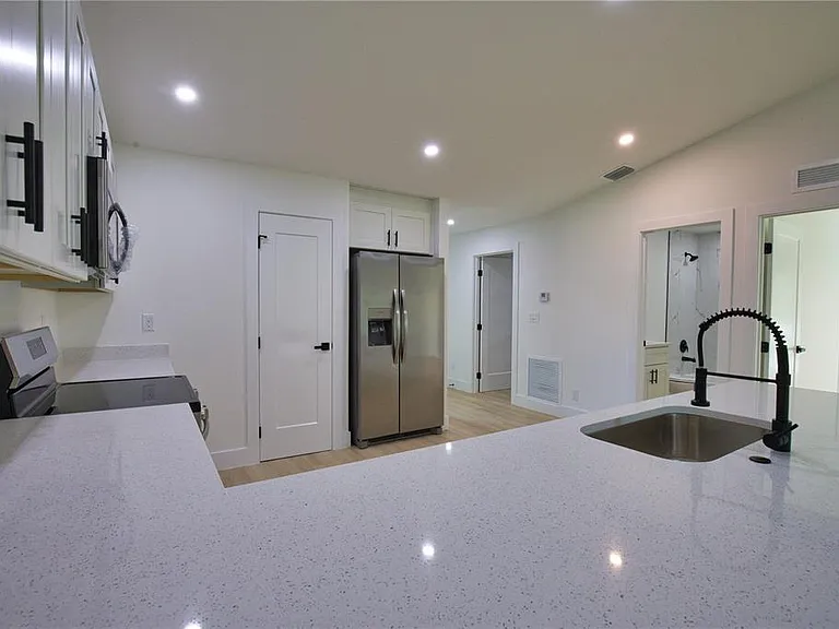 17147 Carleen Ave — Photo 16