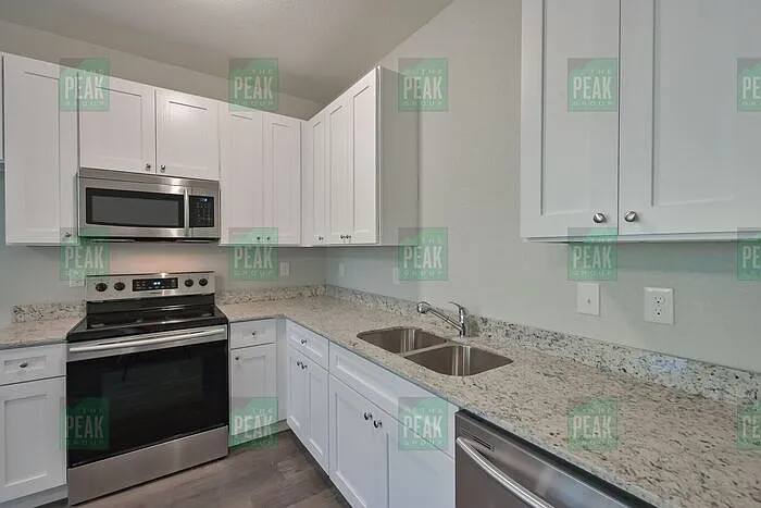 2034 Brookes St — Photo 8