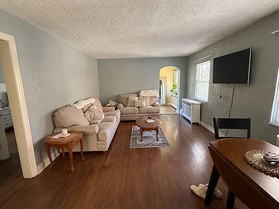 2nd image of 3870 Beechwood Blvd #1