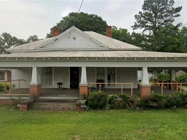 109 S Church St, Mount Olive, NC 28365