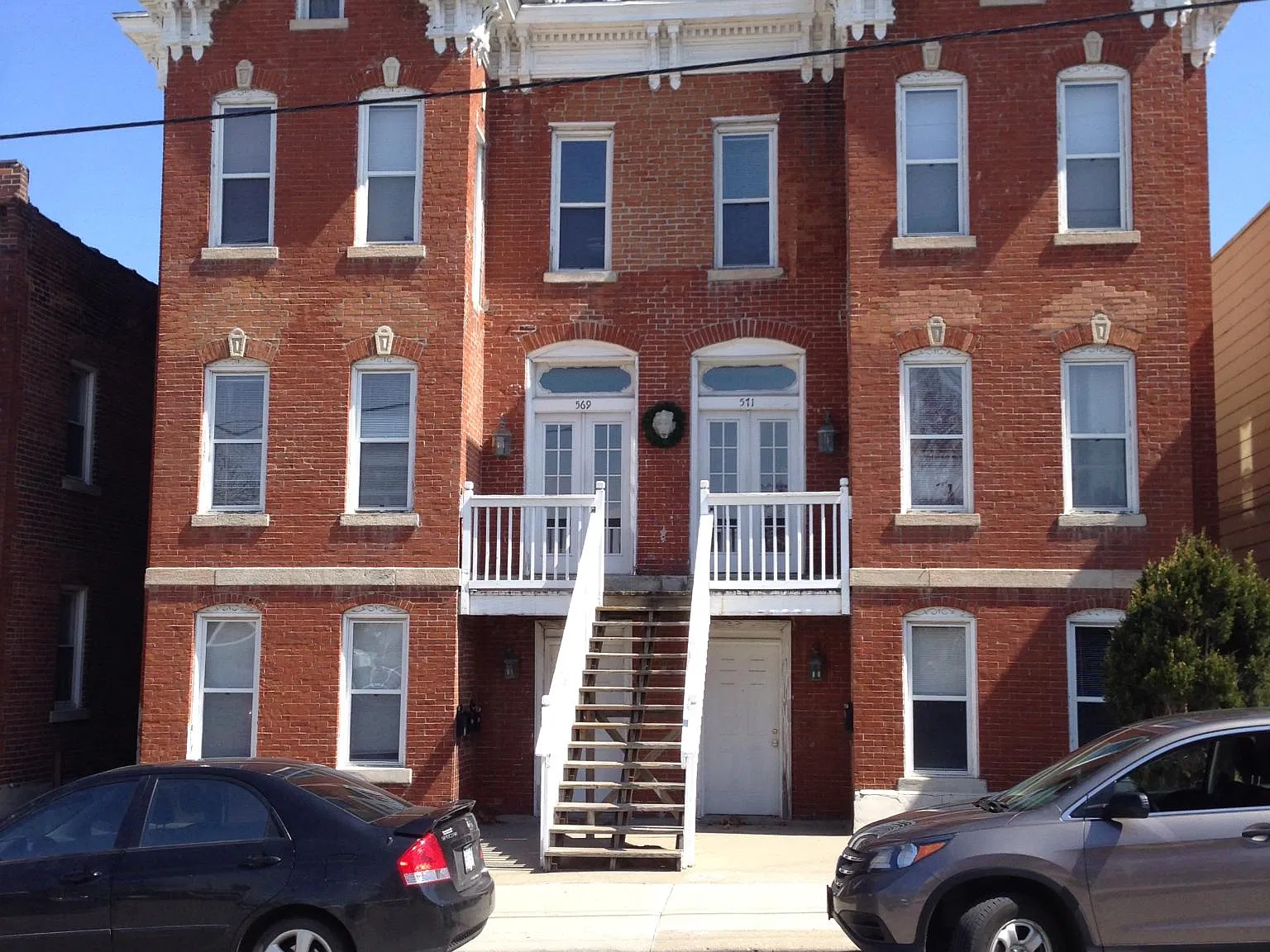 569 Campbell St — Photo 1