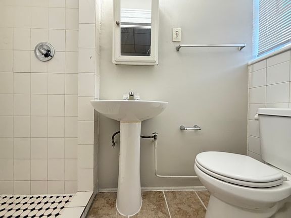 5th image of 700A 22nd St APT 8