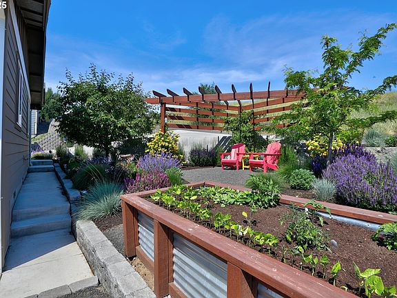 5th image of 1637 E 21st St