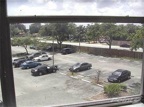 3rd image of 1200 NE Miami Gardens Dr APT 303W