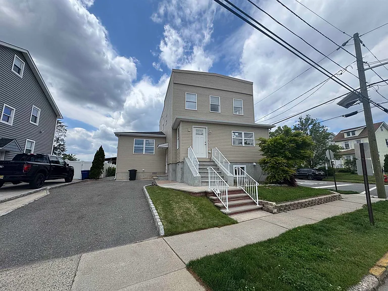 49 Summit Ave #2 — Photo 24