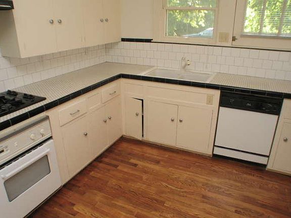 3rd image of 713 Carolyn Ave