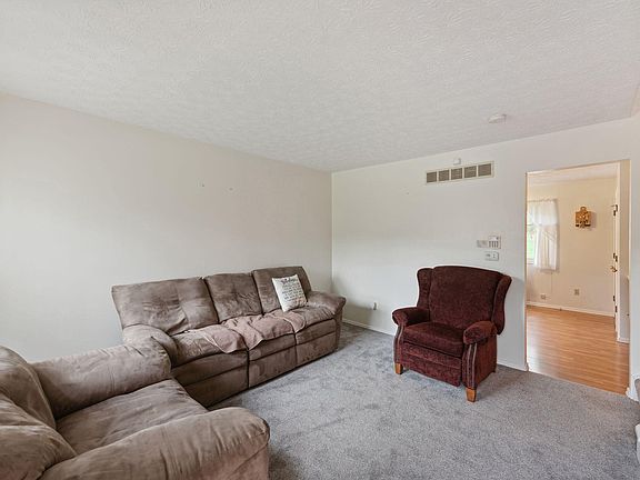 4th image of 7783 Walnut Creek Dr
