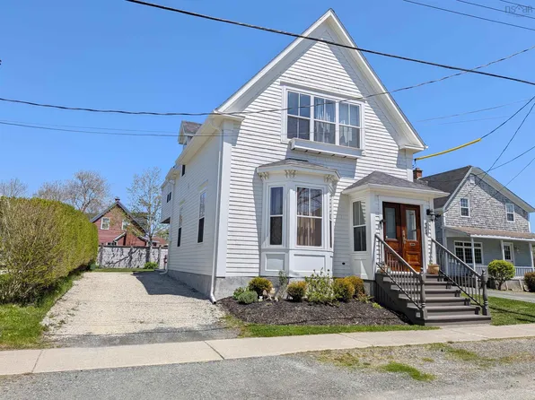 34 Chester St, Yarmouth, NS B5A 2X6