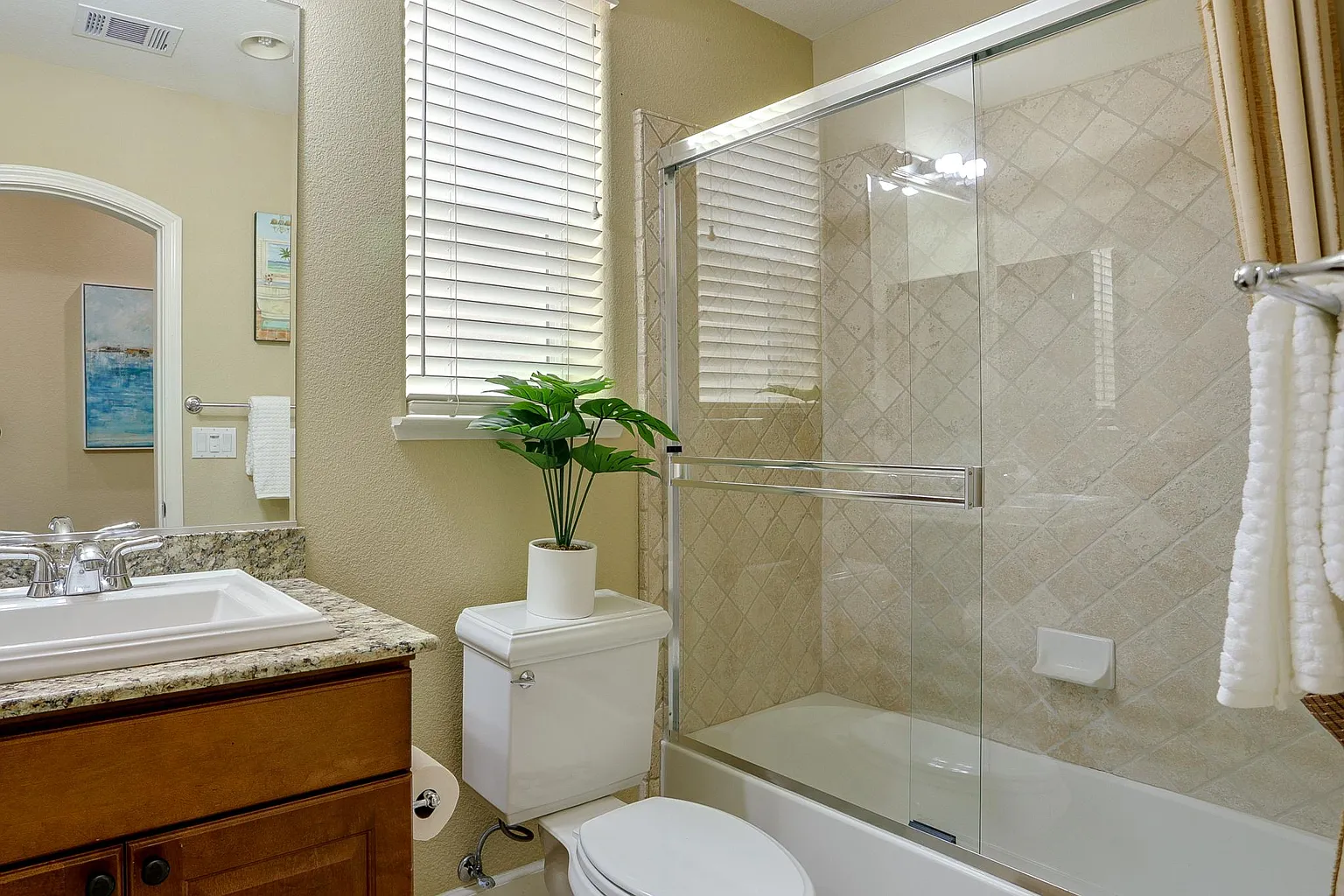 230 Alvarez Cmn photo 1