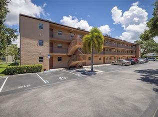 4600 98th Way N APT 301, Saint Petersburg, FL 33708