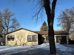 1502 S 17th St, Grand Forks, ND 58201