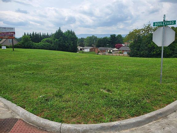 5th image of 2145 Roanoke Blvd