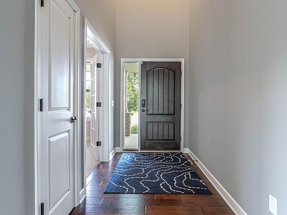 3rd image of 5173 Black Oaks Ct N