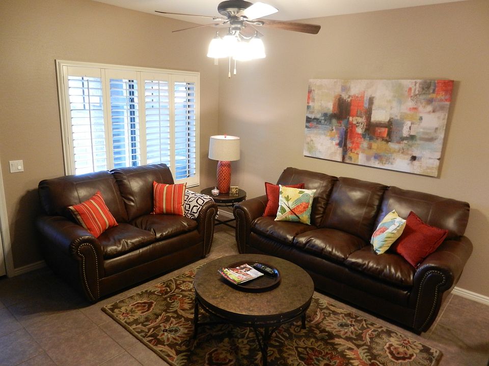 Sitting area/family room