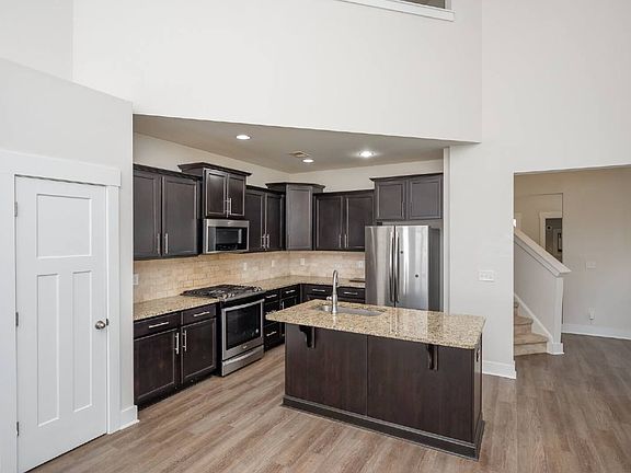 2nd image of 117 Creekhaven Ln