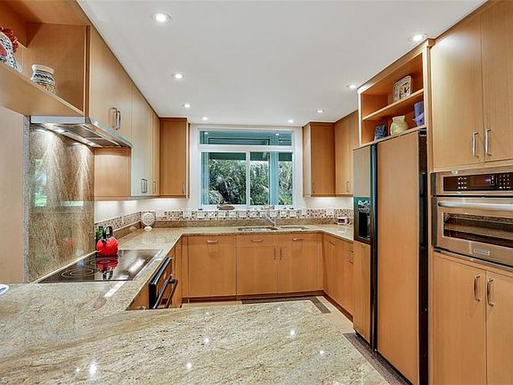 3rd image of 947 Cabbage Palm Ct
