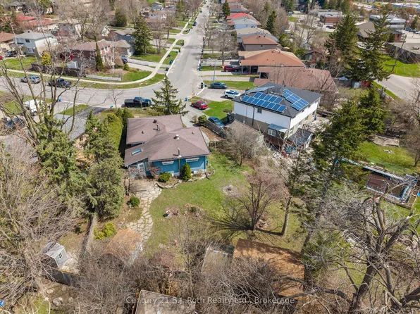 21 Daphne Cres, Barrie, ON L4M 2Y7