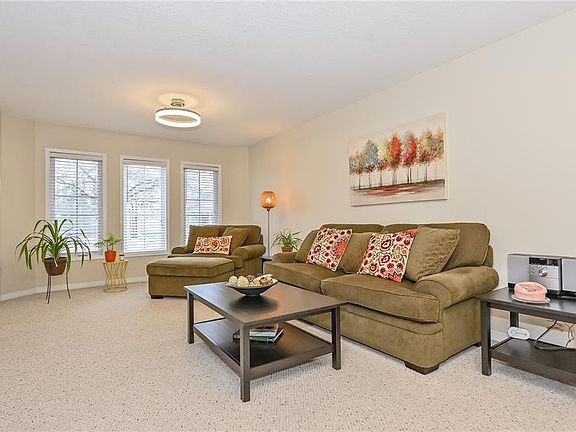 5th image of 210 Dawn Ave #4