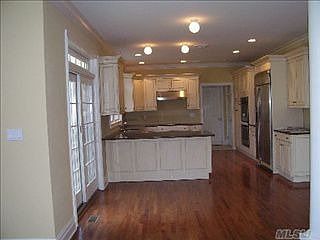 2nd image of 11 James St
