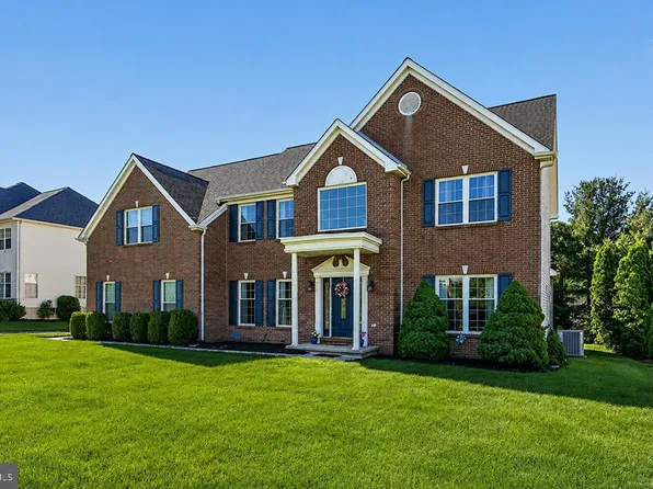 11 Bradley Dr, Wilmington, DE 19803