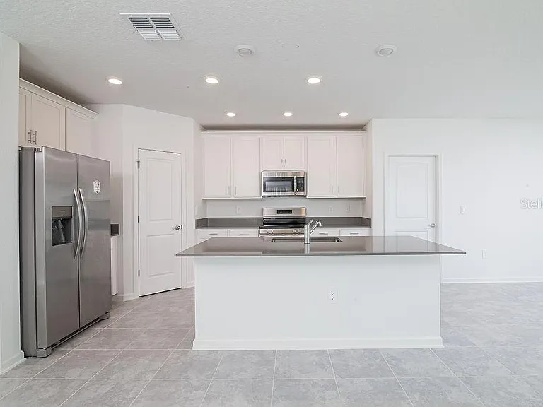 2821 Armstrong Ave — Photo 9