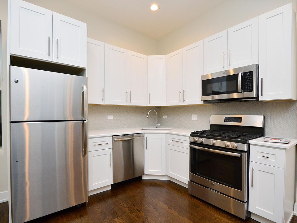1st image of 425 W Saint James Pl APT 2R
