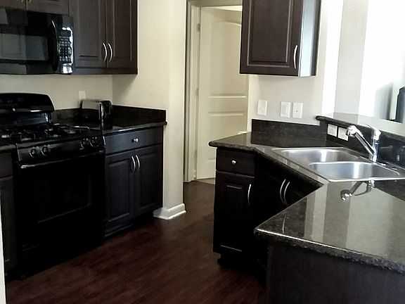 4th image of 1083 Venice Dr