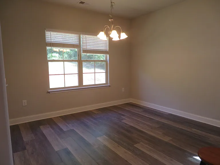 142 Shakleton Dr — Photo 7