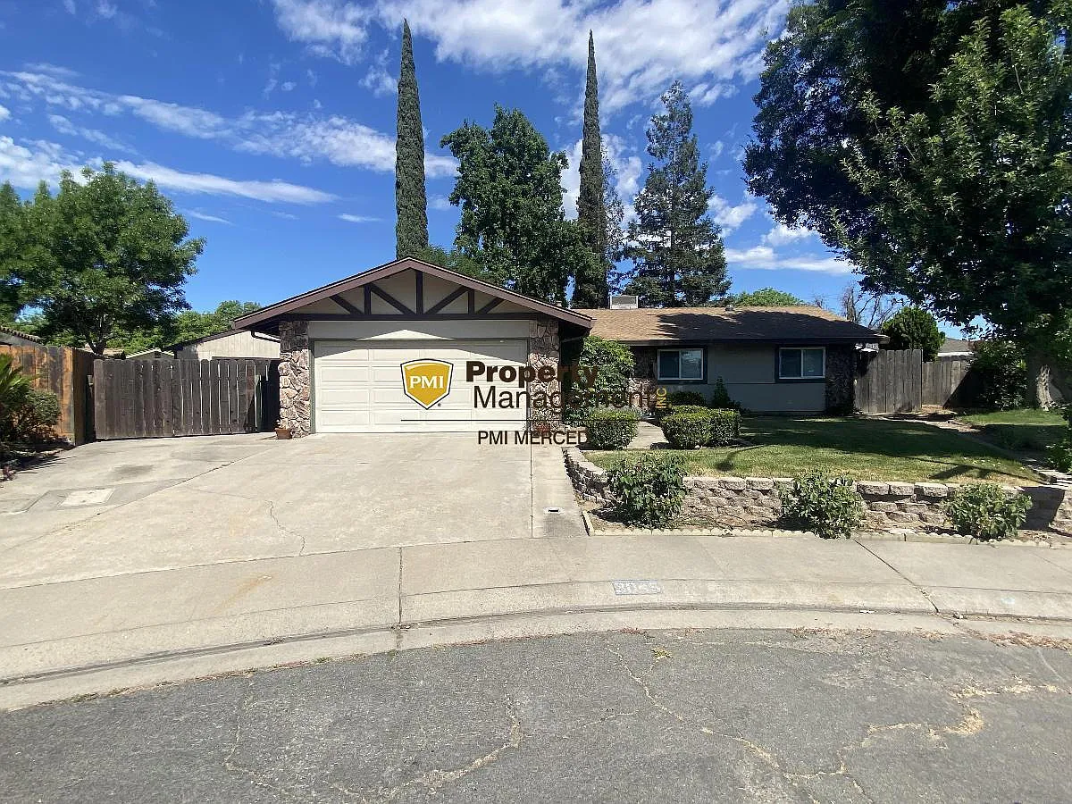 3 bed, 2.0 bath, 1248 sqft, $2,395 — Photo 1