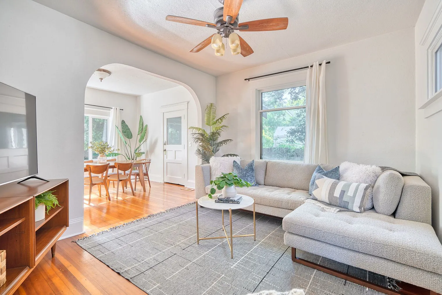 2 bed, 1.0 bath, 1991 sqft, $4,450 — Photo 1