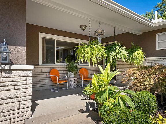 3rd image of 3448 Darbyshire Dr