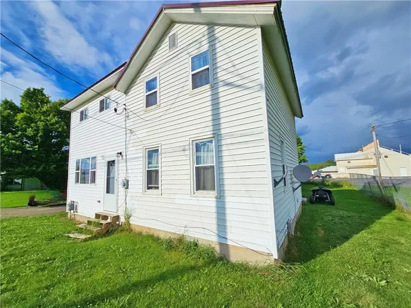 98 Main St, Dundee, NY 14837