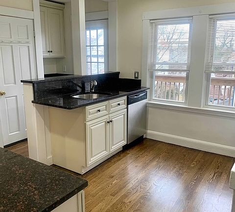 3rd image of 1 Atherton St #4