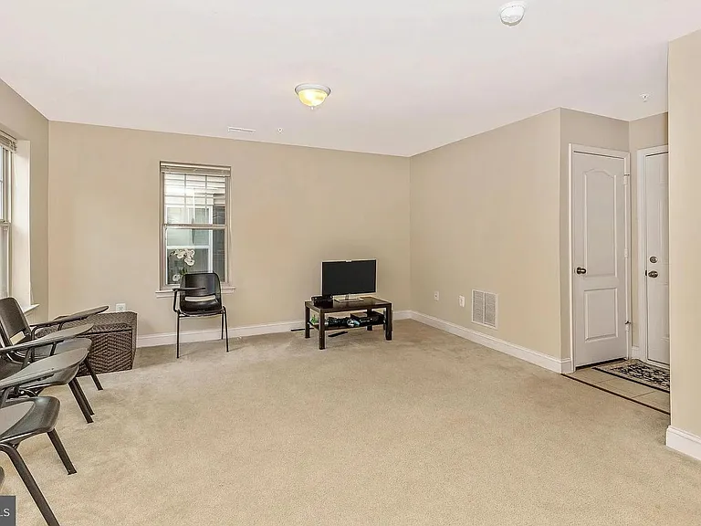 11882 Country Squire Way — Photo 32