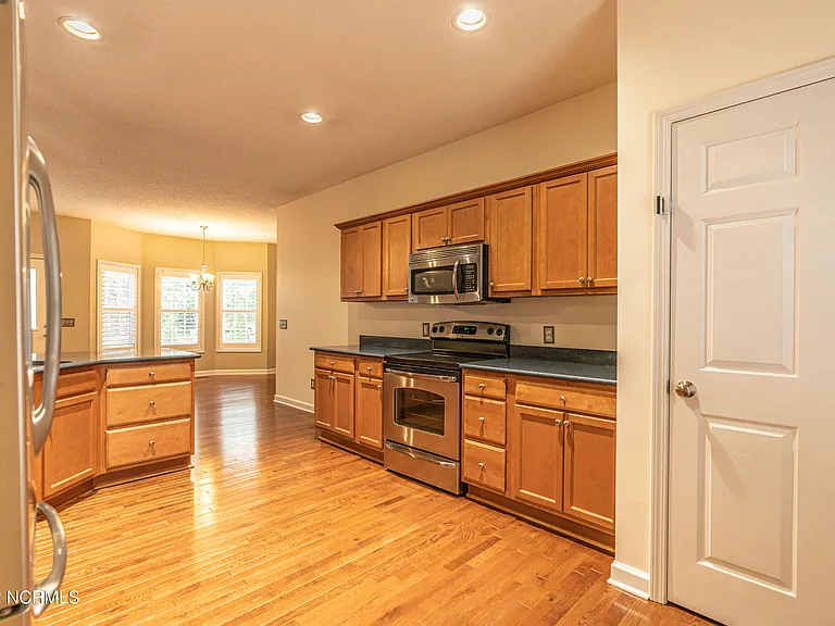 465 Crestview Rd — Photo 4
