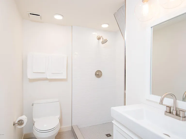 623 Faraway Rd — Photo 15