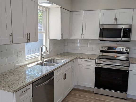2nd image of 2420 Sherwood Hls