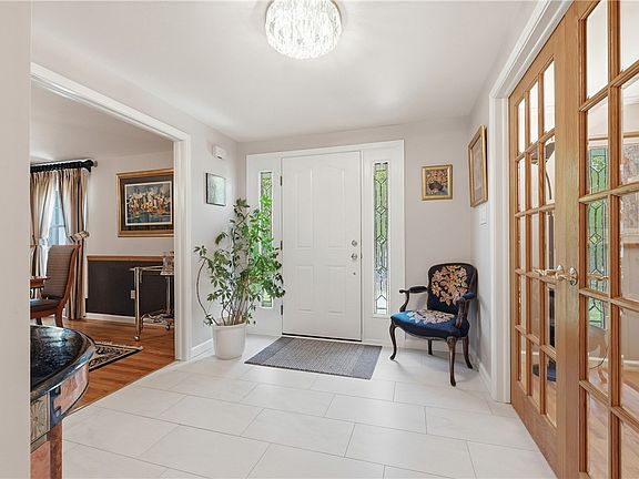 3rd image of 148 Oak Park Pl
