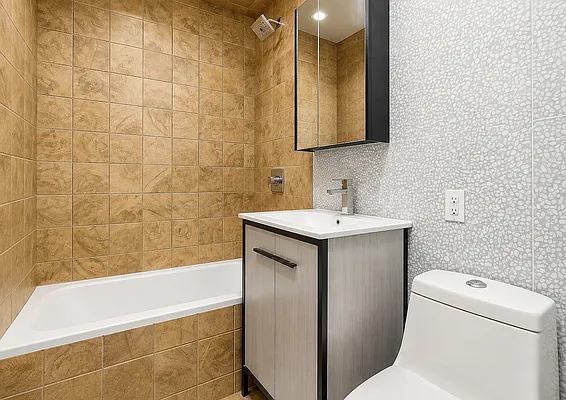 Bathroom, photo 1