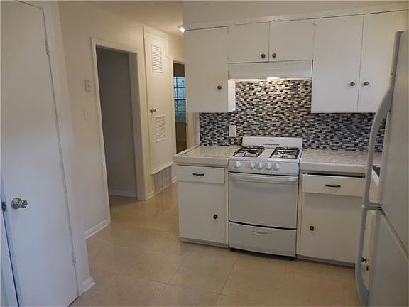 5th image of 3100 Santa Monica Dr #B