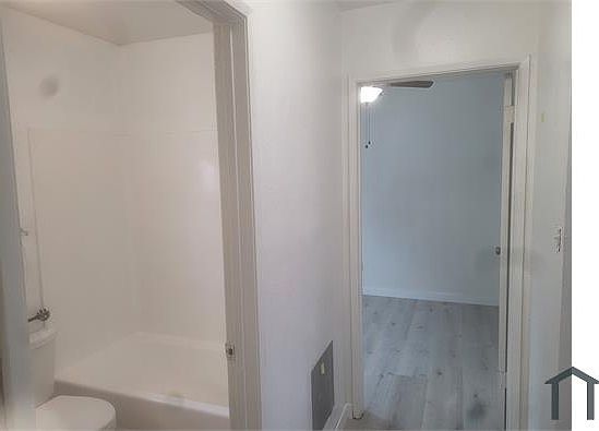 5th image of 11876 S Figueroa St