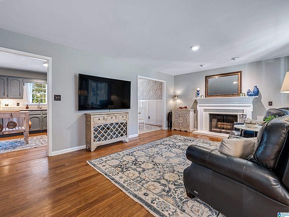 5th image of 2209 Williamsburg Dr