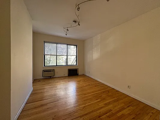Rented by AZ REALTY NYC LLC | media 2