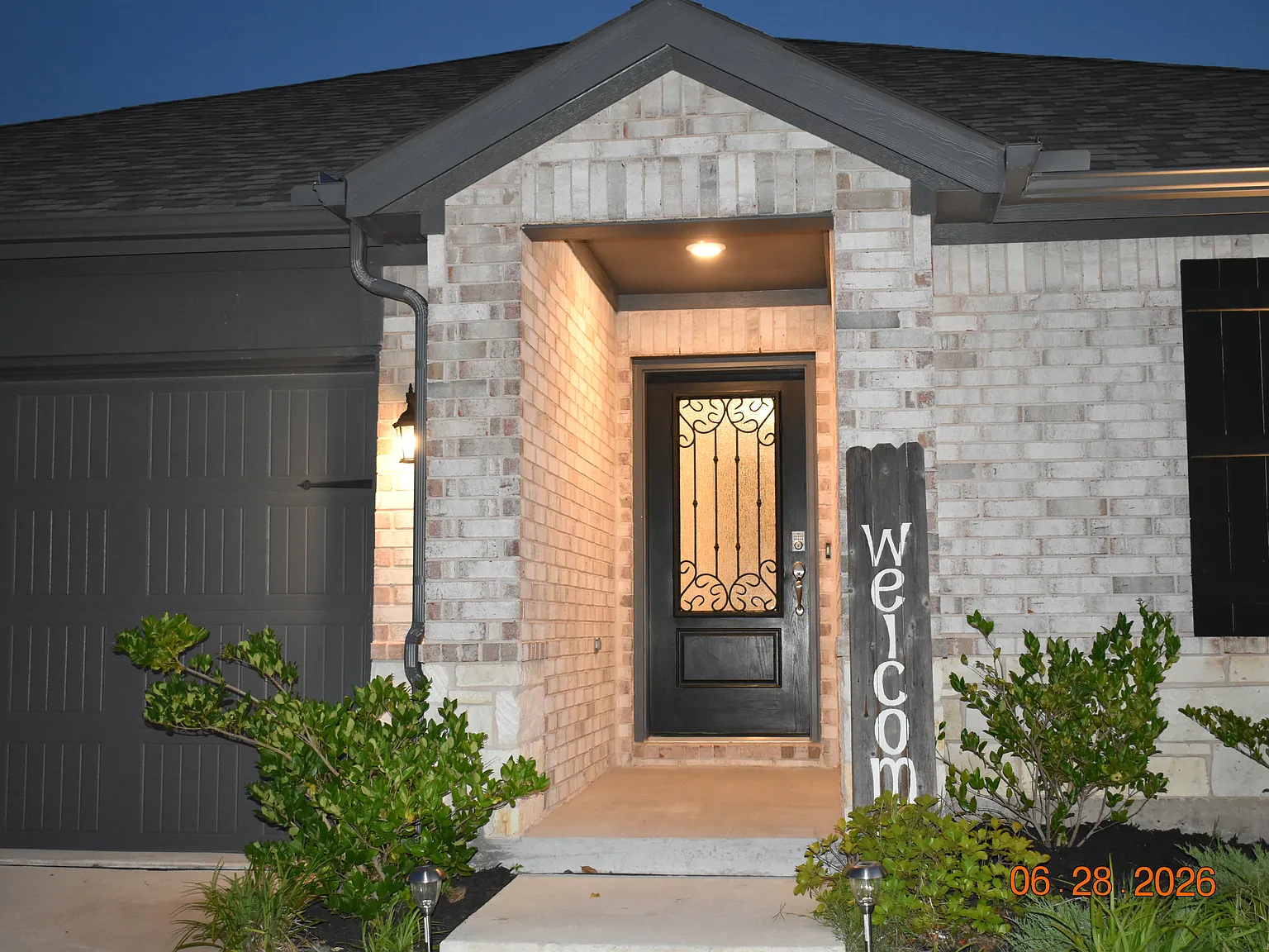 3 bed, 1698 sqft, $2,200 — Photo 2