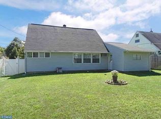 38 Apricot Ln, Levittown, PA 19055