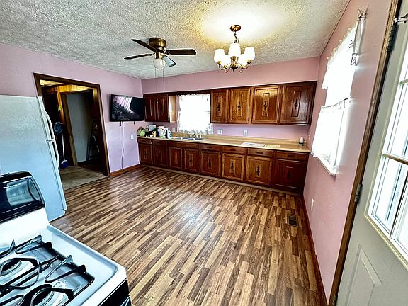 5th image of 3630 Park St